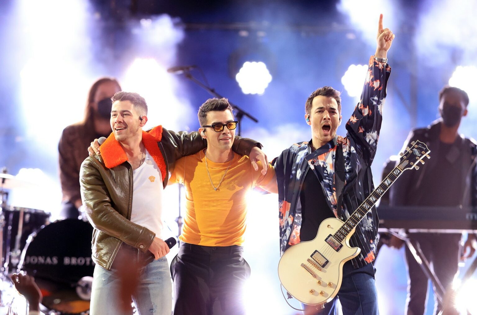Jonas Brothers Murder Your Favorite Songs, Talk Touring on ‘Fallon ...
